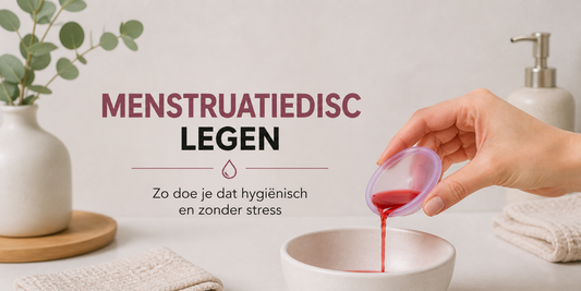 Hoe leeg je de menstruatiedisc?